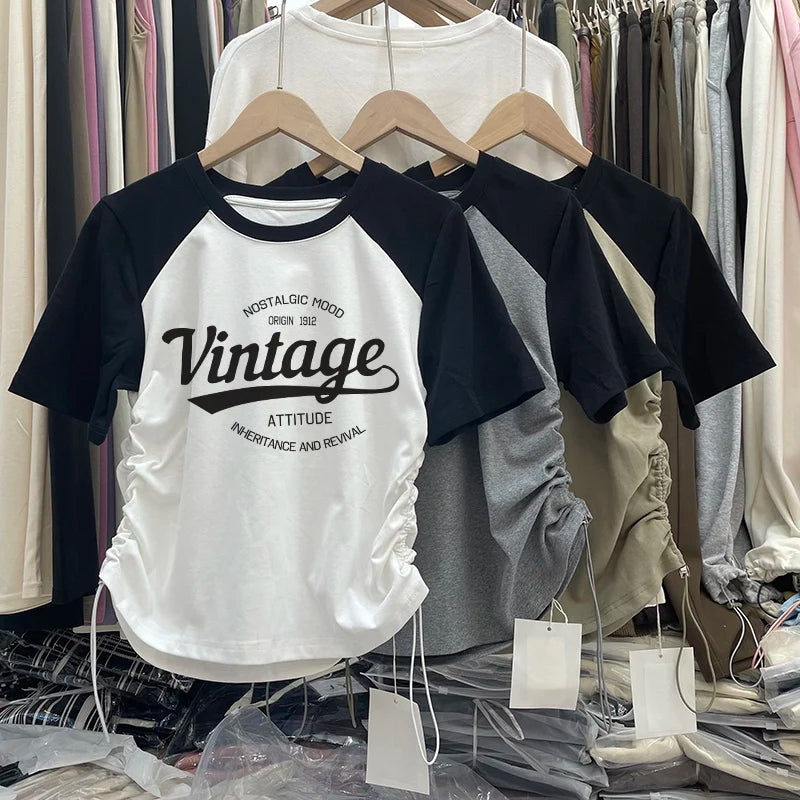 Retro Kiss – Top de Verano Asimétrico con Cuello Halter 💋