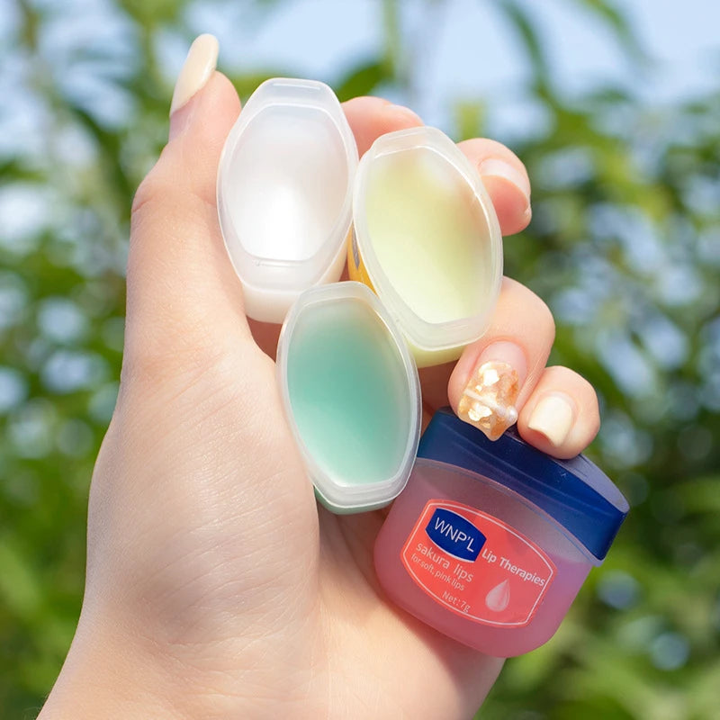 Pack Labios Felices 🫦
Este bálsamo natural no solo hidrata: repara, suaviza y protege desde la primera aplicación. Ideal para usar durante el día o como mascarilla nocturna.